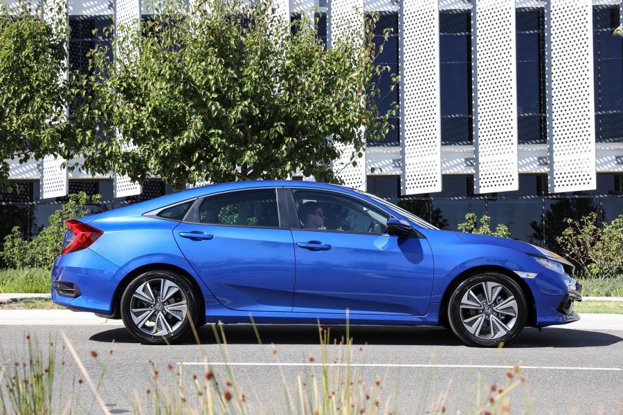 Honda Civic VTi-L Sedan (FC) 2019 года  (AU) (фото 9 из 37)